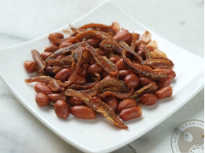 Satay Ikan Billis with Salted Peanuts